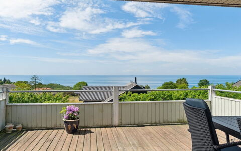 Eliene - 400M from the Sea: Pavimento In Legno, Deck, Portico, Balcone, Latifoglie, Mare, Eco Hotel, Plank, Color Legno, Oceano