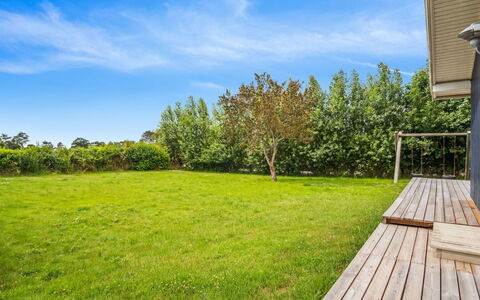 Isto - 250M from the Sea: Verde, Erba, Lotto, Giardino, Prato, Shade, Prato, Landscaping, Cortile