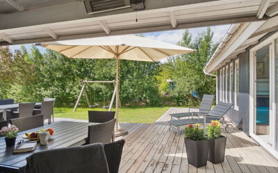 Isto - 250M from the Sea