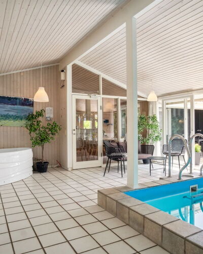 Isto - 250M from the Sea