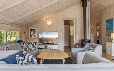 Dorti - 725M from the Sea: Legna, Interior Design, Soffitto, Pavimentazione, Pavimento, Casa, Mobilia, Camera, Soggiorno, Divano