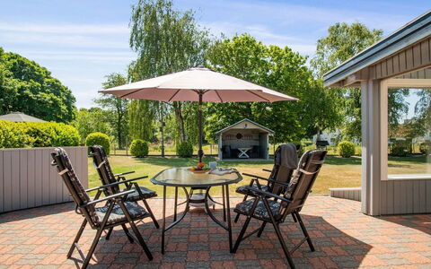 Carena - 1.8Km from the Sea: Zona Residenziale, Tetto, Sobborgo, Driveway, Estate, Camino