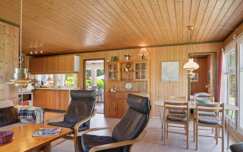 Carena - 1.8Km from the Sea: Zona Residenziale, Tetto, Sobborgo, Driveway, Estate, Camino