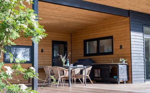 Toska - 100M to the Fjord: Mobilia, Interior Design, Pavimentazione, Legna, Pavimento, Soffitto, Pavimento In Legno, Sedia, Tavolo, Illuminazione