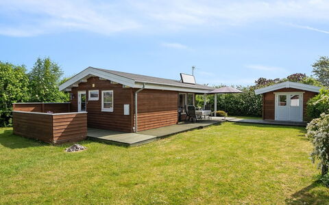 Felicity - 250M from the Sea: Tetto, Casa, Lotto, Casa, Villetta, Estate, Edifici Giardino, Shade, Log Cabin, Landscaping