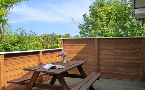 Felicity - 250M from the Sea: Tetto, Casa, Lotto, Casa, Villetta, Estate, Edifici Giardino, Shade, Log Cabin, Landscaping