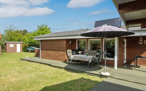 Felicity - 250M from the Sea: Tetto, Casa, Lotto, Casa, Villetta, Estate, Edifici Giardino, Shade, Log Cabin, Landscaping