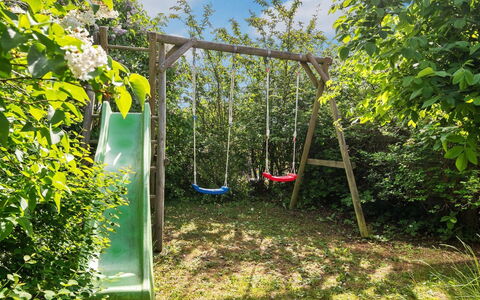 Felicity - 250M from the Sea: Tetto, Casa, Lotto, Casa, Villetta, Estate, Edifici Giardino, Shade, Log Cabin, Landscaping