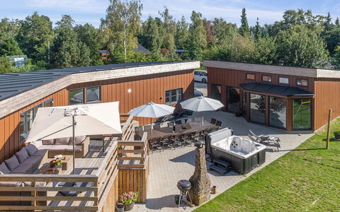 Bjarka - 700M from the Sea: Legna, Lotto, Tetto, Estate, Giardino, Villetta, Landscaping, Shade, Color Legno, Cortile