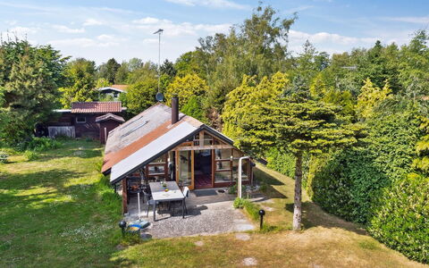 Konrad - 700M from the Sea: Tetto, Casa, Casa, Villetta, Raccordo, Estate, Driveway, Edifici Giardino, Cortile, Capannone