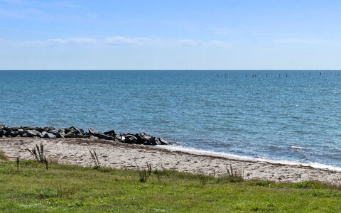 Esme - 30M from the Sea: Blu, Cielo, Acqua, Orizzonte, Giorno, Risorse Idriche, Corpo D'Acqua, Ambiente Naturale, Costa, Spiaggia