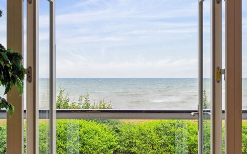 Esme - 30M from the Sea: Zona Residenziale, Tetto, Sobborgo, Driveway, Estate, Camino