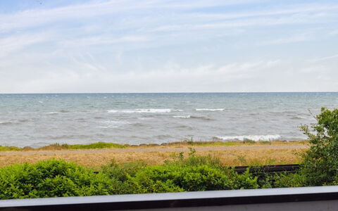 Esme - 30M from the Sea: Zona Residenziale, Tetto, Sobborgo, Driveway, Estate, Camino