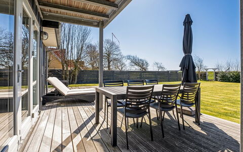 Esme - 30M from the Sea: Zona Residenziale, Tetto, Sobborgo, Driveway, Estate, Camino
