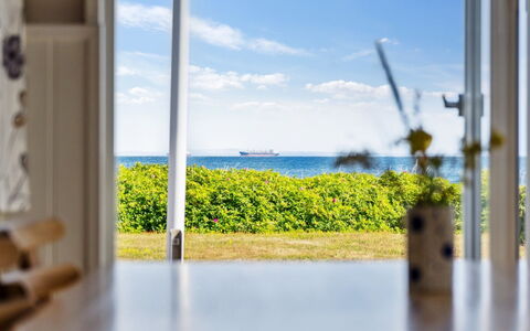 Mirkka - 50M from the Sea: Blu, Arbusto, Villetta, Groundcover, Giardino, Estate, Shade, Landscaping, Agriturismo, Eco Hotel