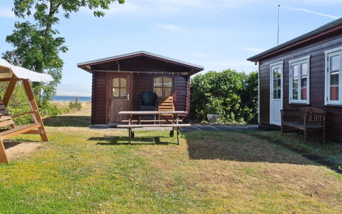 Mirkka - 50M from the Sea: Blu, Arbusto, Villetta, Groundcover, Giardino, Estate, Shade, Landscaping, Agriturismo, Eco Hotel