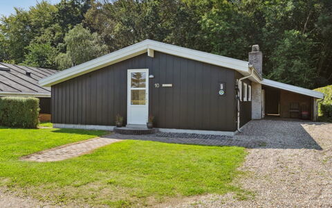 Fiete - 200M from the Sea: Tetto, Casa, Lotto, Casa, Villetta, Estate, Edifici Giardino, Shade, Log Cabin, Landscaping
