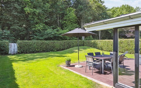 Fiete - 200M from the Sea: Tetto, Casa, Lotto, Casa, Villetta, Estate, Edifici Giardino, Shade, Log Cabin, Landscaping