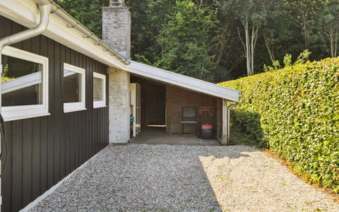 Fiete - 200M from the Sea: Tetto, Casa, Lotto, Casa, Villetta, Estate, Edifici Giardino, Shade, Log Cabin, Landscaping