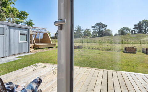 Tabithe - 500M from the Sea: Tetto, Casa, Lotto, Casa, Villetta, Estate, Edifici Giardino, Shade, Log Cabin, Landscaping