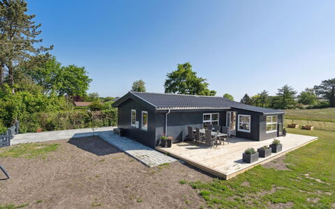 Tabithe - 500M from the Sea: Tetto, Casa, Lotto, Casa, Villetta, Estate, Edifici Giardino, Shade, Log Cabin, Landscaping