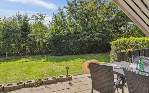 Anselma - 30Km from the Sea: Mobilia, Interior Design, Sedia, Pavimentazione, Tavolo, Ricorrere, Pavimento, Soffitto, Camera, Eco Hotel