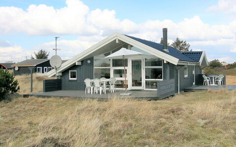 Tonna - 1Km from the Sea: Tetto, Casa, Casa, Villetta, Porta, Raccordo, Deck, Portico, Plank, Latifoglie