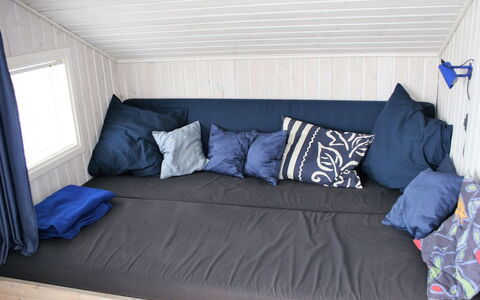 Tonna - 1Km from the Sea: Tetto, Casa, Casa, Villetta, Porta, Raccordo, Deck, Portico, Plank, Latifoglie