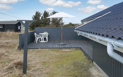 Tonna - 1Km from the Sea: Tetto, Casa, Casa, Villetta, Porta, Raccordo, Deck, Portico, Plank, Latifoglie