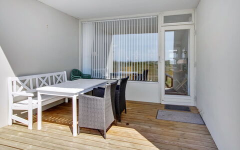 Eske - 50M from the Sea: Tetto, Casa, Casa, Villetta, Porta, Raccordo, Deck, Portico, Plank, Latifoglie