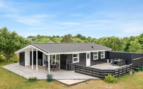 Bentine - 400M from the Sea: Tetto, Casa, Casa, Villetta, Porta, Raccordo, Deck, Portico, Plank, Latifoglie