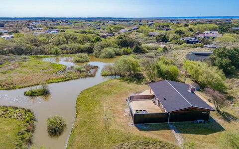 Bentine - 400M from the Sea: Tetto, Casa, Casa, Villetta, Porta, Raccordo, Deck, Portico, Plank, Latifoglie