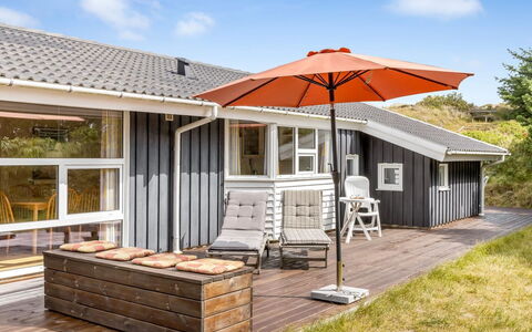 Tineke - 800M from the Sea: Tetto, Casa, Casa, Villetta, Porta, Raccordo, Deck, Portico, Plank, Latifoglie