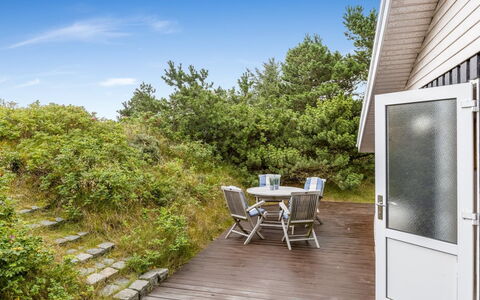 Tineke - 800M from the Sea: Tetto, Casa, Casa, Villetta, Porta, Raccordo, Deck, Portico, Plank, Latifoglie