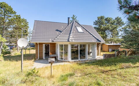 Laila - 1.2Km from the Sea: Tetto, Casa, Casa, Villetta, Porta, Raccordo, Deck, Portico, Plank, Latifoglie