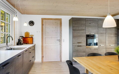 Laila - 1.2Km from the Sea: Tetto, Casa, Casa, Villetta, Porta, Raccordo, Deck, Portico, Plank, Latifoglie