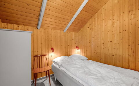 Clea - 800M from the Sea: Legna, Interior Design, Soffitto, Camera Da Letto, Pavimento, Letto, Pavimentazione, Camera, Lenzuolo, Bedding