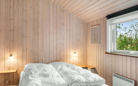 Lillemor - 800M to the Fjord: Camera Da Letto, Legna, Soffitto, Letto, Interior Design, Lenzuolo, Bedding, Pavimento, Pavimentazione, Camera