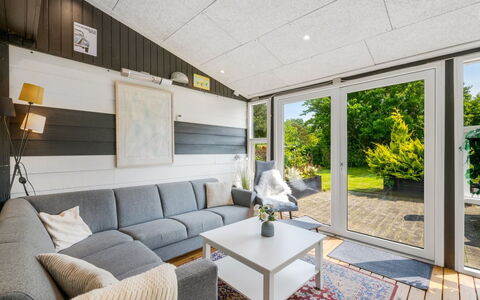 Kjartan - 32M to the Fjord: Legna, Interior Design, Pavimentazione, Soffitto, Mobilia, Pavimento, Divano, Soggiorno, Casa