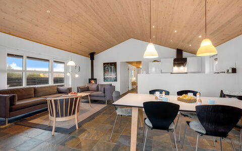 Fietje - 500M to the Fjord: Interior Design, Soffitto, Legna, Pavimentazione, Pavimento, Divano, Lampada, Soggiorno, Camera, Mobilia