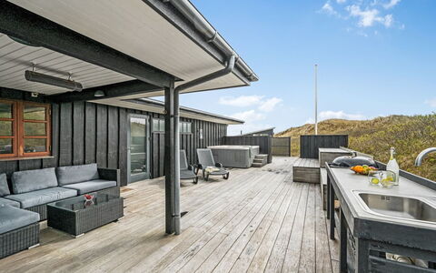 Eyla - from the Sea: Architettura, Tetto, Casa, Materiale Composito, Illuminazione Diurna, Raccordo, Driveway