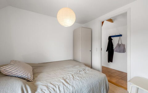 Hermine - from the Sea: Interior Design, Letto, Parete, Camera Da Letto, Mobilia, Pavimentazione, Pavimento, Legna, Soffitto, Lampada