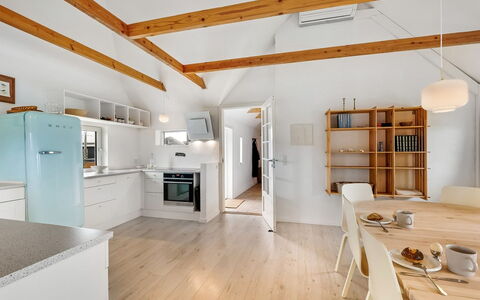 Hermine - from the Sea: Mobilia, Cucina, Interior Design, Pavimentazione, Soffitto, Legna, Pavimento, Controsoffitto, Sedia, Cucina & Sala Da Pranzo Tavolo