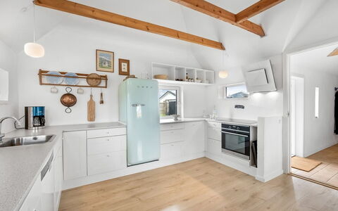 Hermine - from the Sea: Cucina, Elettrodomestico Da Cucina, Controsoffitto, Mobilia, Interior Design, Pavimentazione, Cabinetry, Apparecchio Major, Pavimento, Elettrodomestico