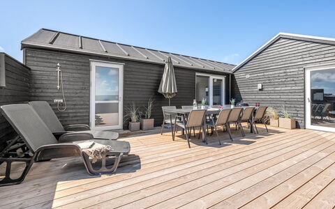 Ivar - 300M from the Sea: Mobilia, Interior Design, Pavimentazione, Legna, Pavimento, Soffitto, Pavimento In Legno, Sedia, Tavolo, Illuminazione