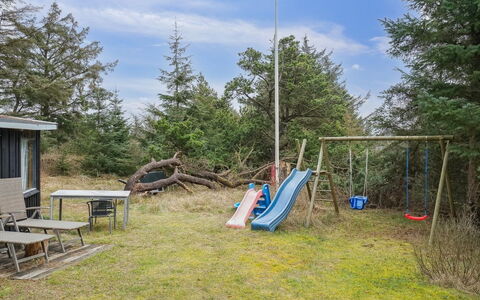 Velika - 1.2Km from the Sea: Tetto, Casa, Lotto, Casa, Villetta, Estate, Edifici Giardino, Shade, Log Cabin, Landscaping