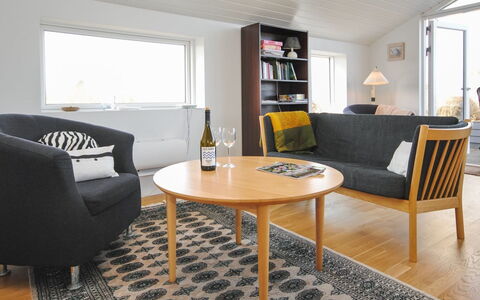 Hilmer - 250M from the Sea: Mobilia, Interior Design, Pavimentazione, Pavimento, Divano, Legna, Soggiorno, Camera, Casa, Tavolo