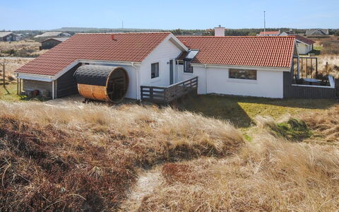 Hilmer - 250M from the Sea: Cielo, Casa, Tetto, Villetta, Casa, Area Rurale, Nube, Lotto, Estate, Pendenza
