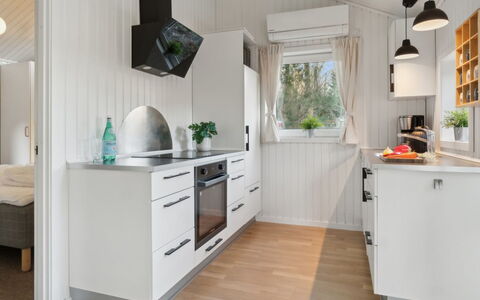 Etel - 600M from the Sea: Cucina, Interior Design, Controsoffitto, Elettrodomestico Da Cucina, Pavimentazione, Legna, Mobilia, Apparecchio Major, Cabinetry, Soffitto