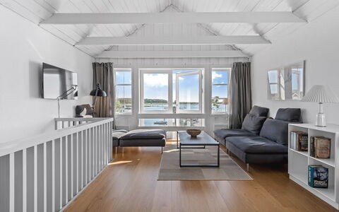 Adils - 5M from the Sea: Mobilia, Interior Design, Pavimentazione, Legna, Pavimento, Soffitto, Pavimento In Legno, Sedia, Tavolo, Illuminazione